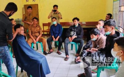 FKDB Latih Warga Kecamatan Kadudampit Sukabumi Keterampilan Cukur