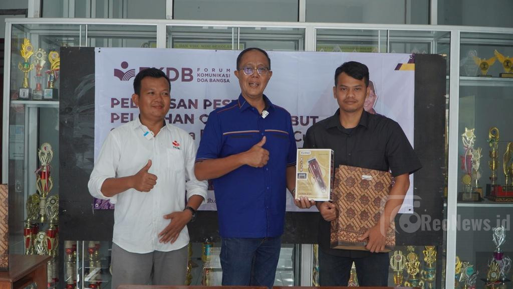 FKDB Menyerahkan Peralatan Cukur dan Menandatangani Kerjasama Kemitraan