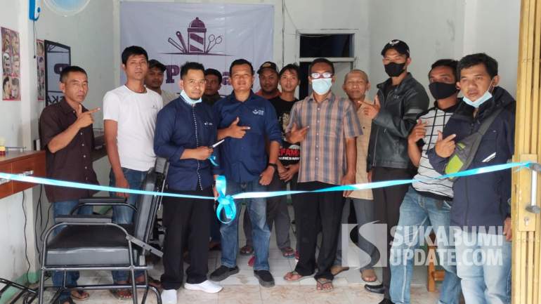 FKDB Resmikan Pangkas Rambut D’Paraz di Cicurug Sukabumi